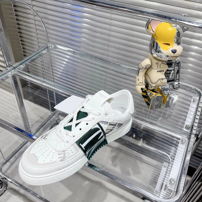 V - SNEAKERS