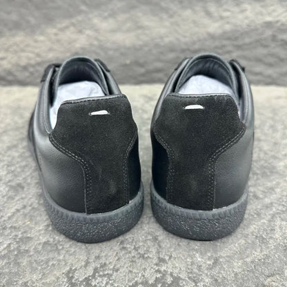 M - SNEAKERS