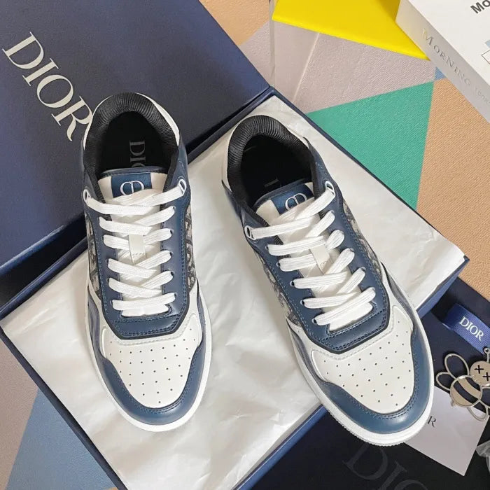 D - SNEAKERS
