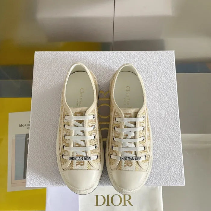 D - SNEAKERS