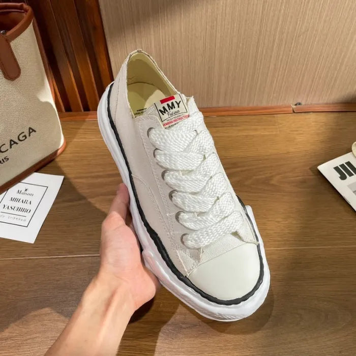 A - SNEAKERS