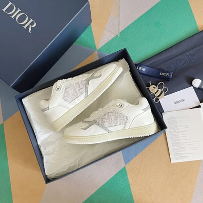 D - SNEAKERS