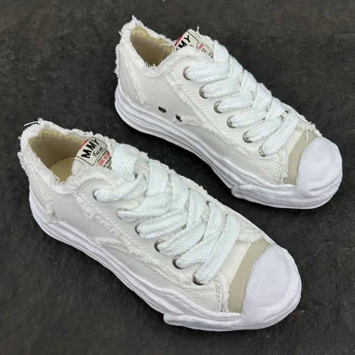 A - SNEAKERS