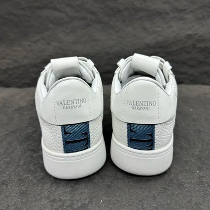 V - SNEAKERS