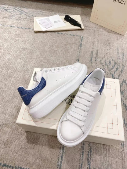 A - SNEAKERS