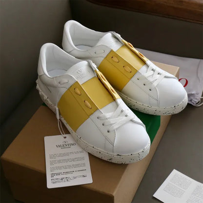 V - SNEAKERS