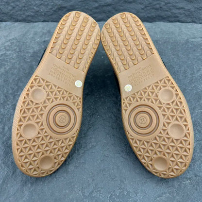 M - SNEAKERS