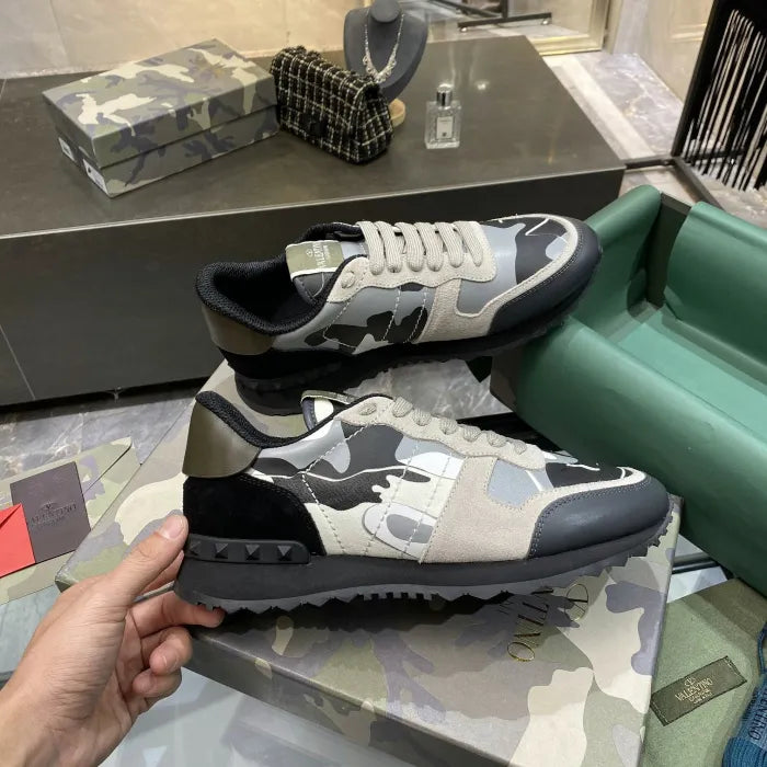 V - SNEAKERS