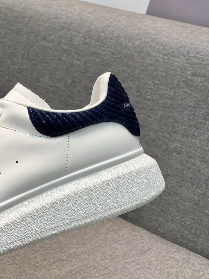 A - SNEAKERS
