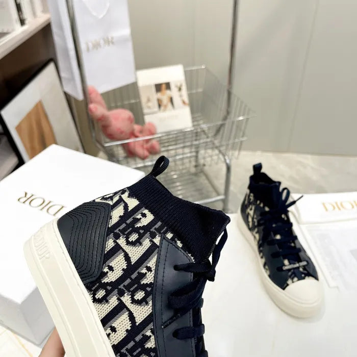 D - SNEAKERS