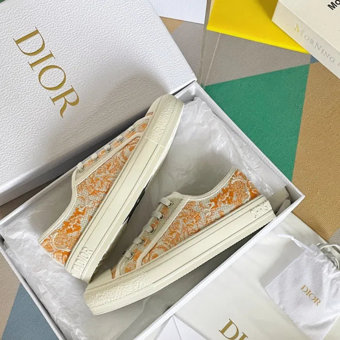 D - SNEAKERS