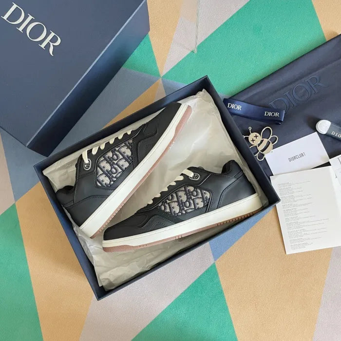 D - SNEAKERS