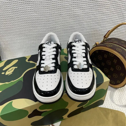 B - SNEAKERS