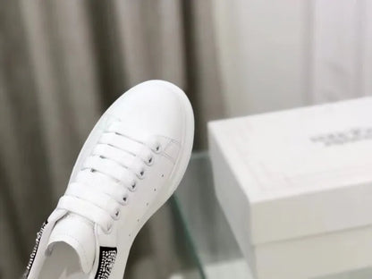 A - SNEAKERS