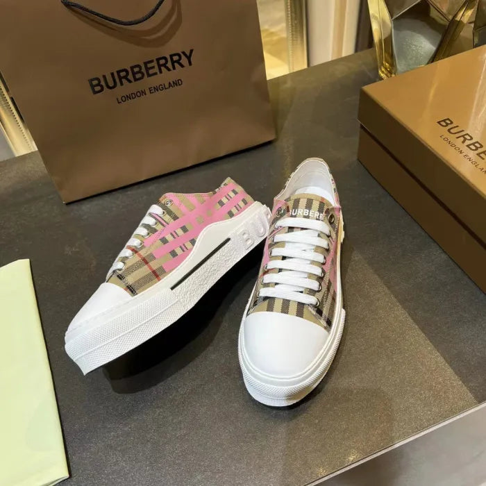 B - SNEAKERS