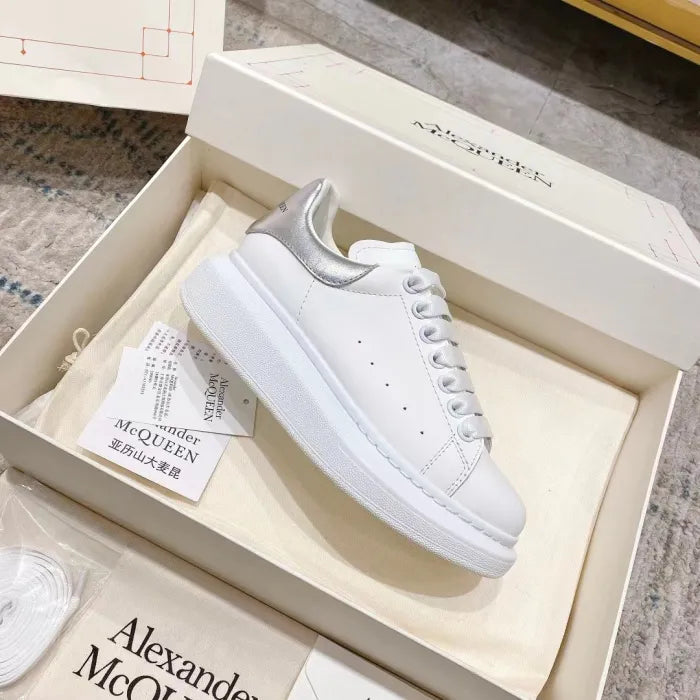 A - SNEAKERS