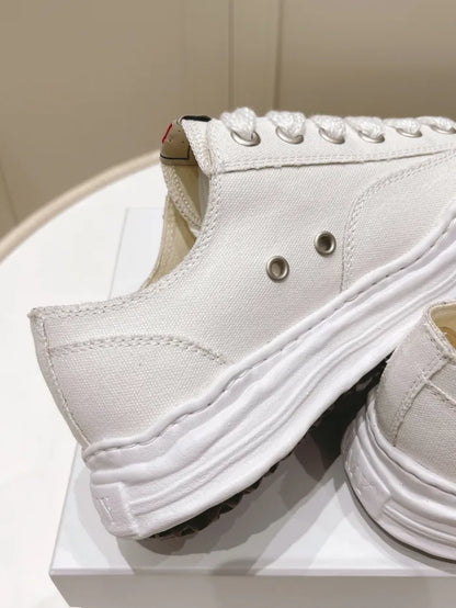 A - SNEAKERS