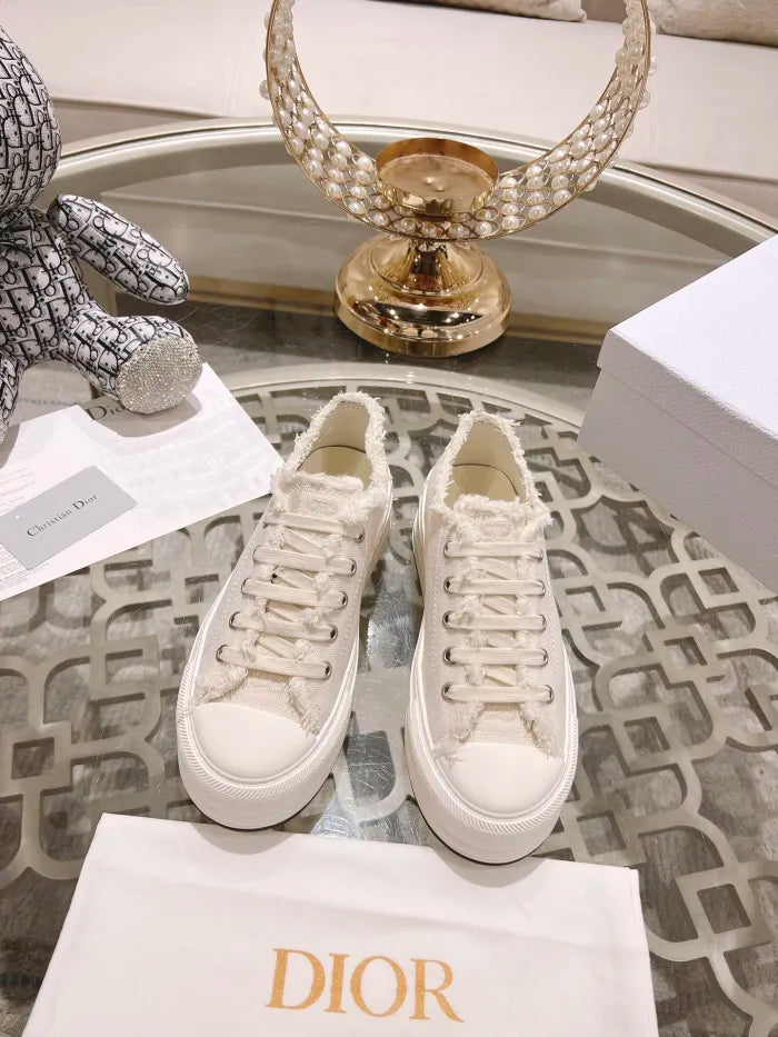 D - SNEAKERS