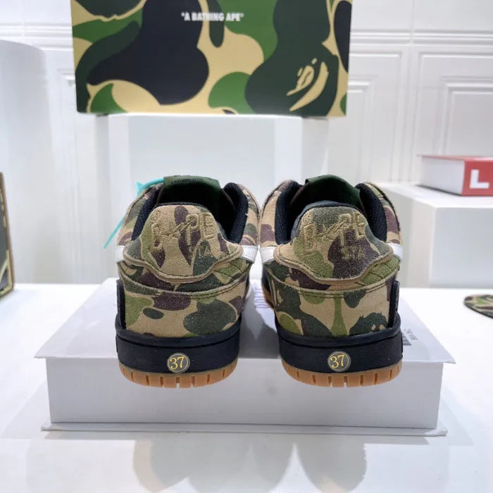 B - SNEAKERS