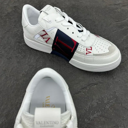 V - SNEAKERS
