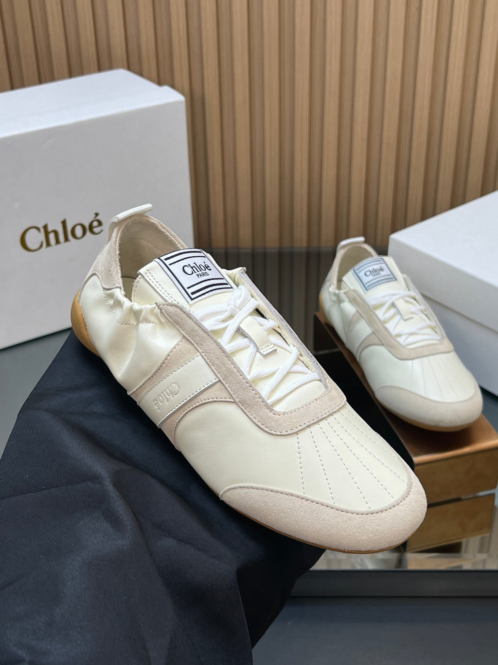H-Sneakers