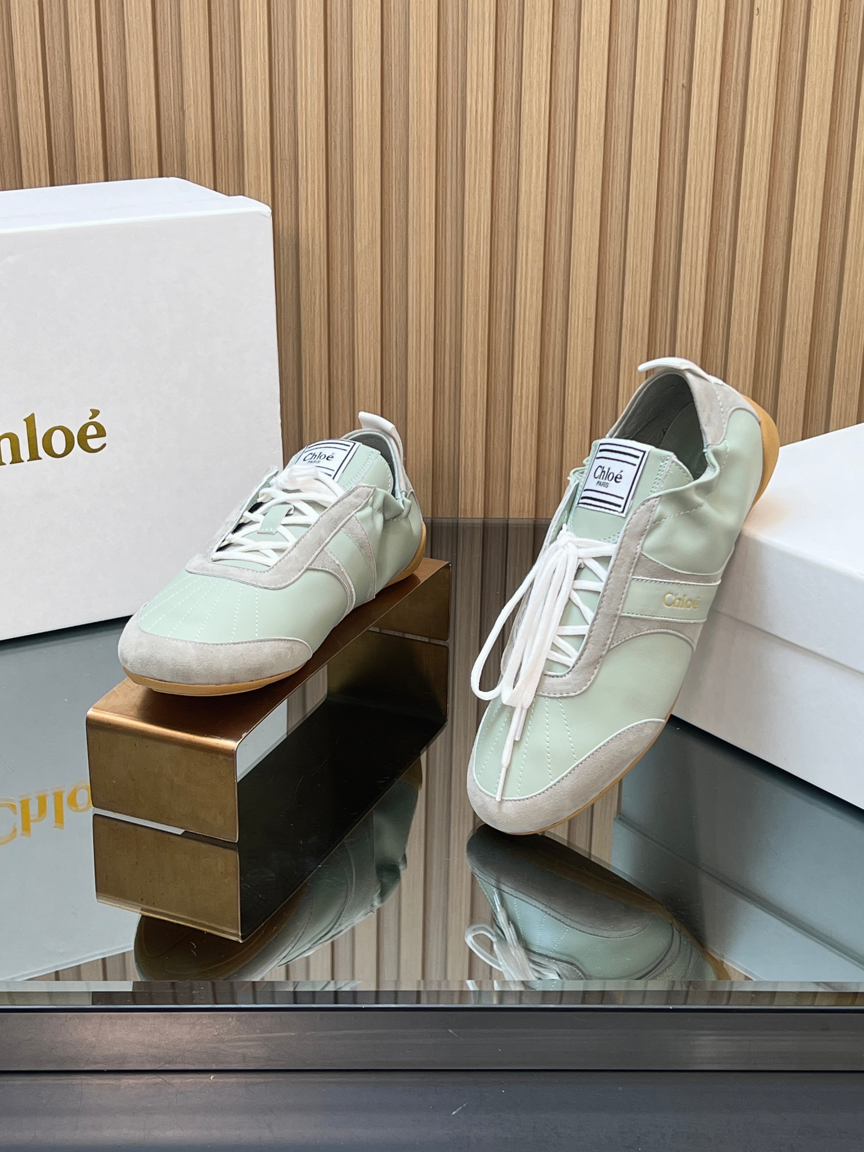 H-Sneakers