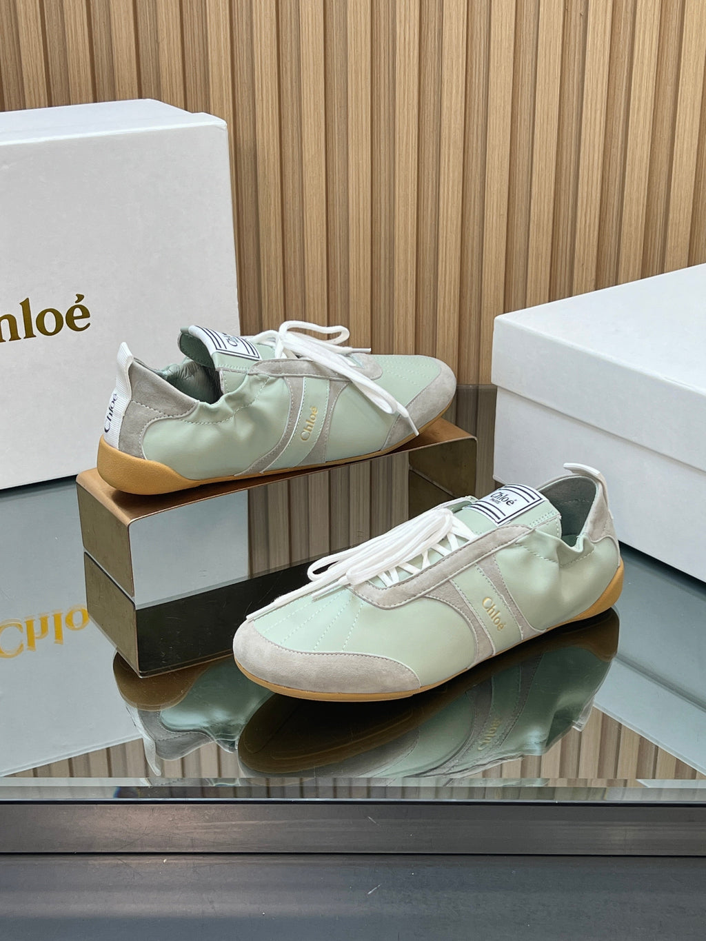 H-Sneakers