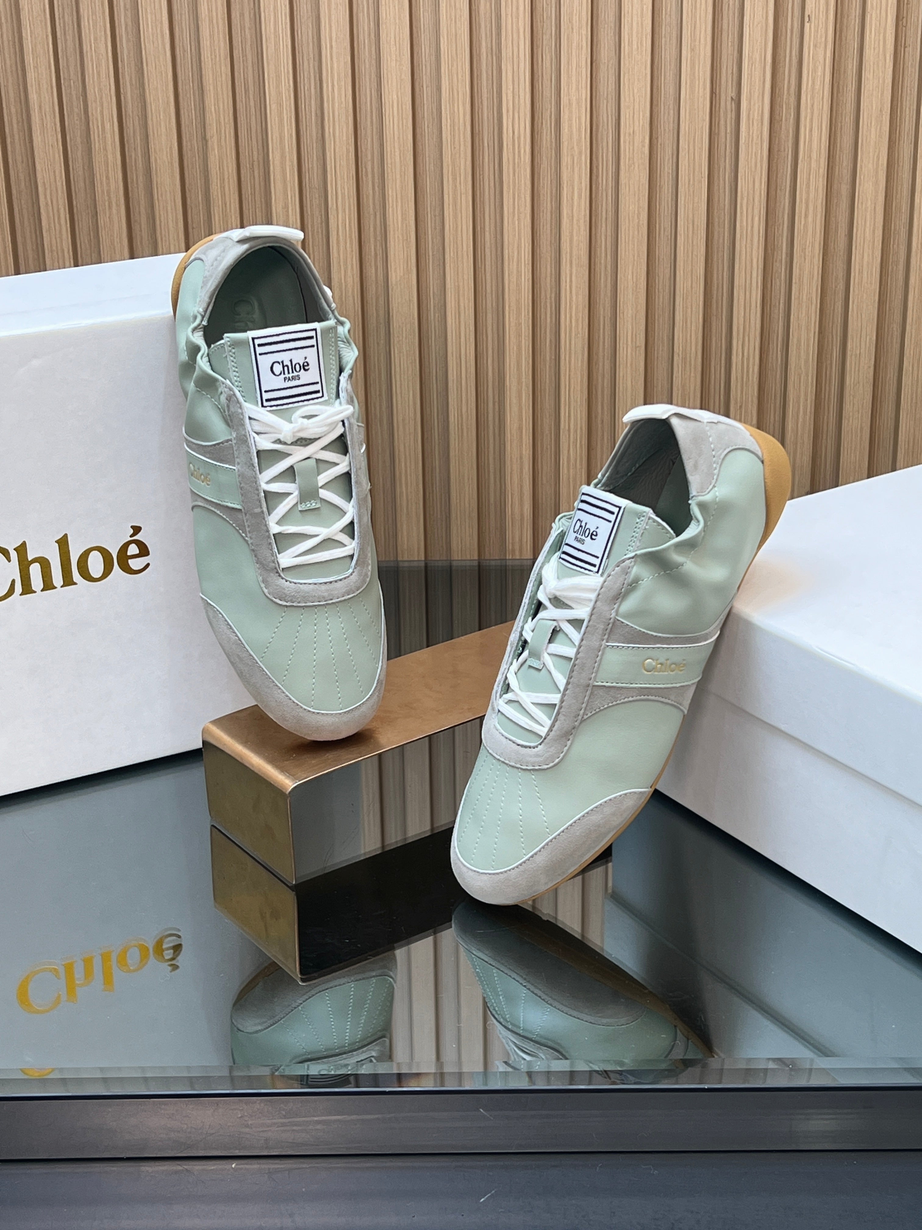 H-Sneakers
