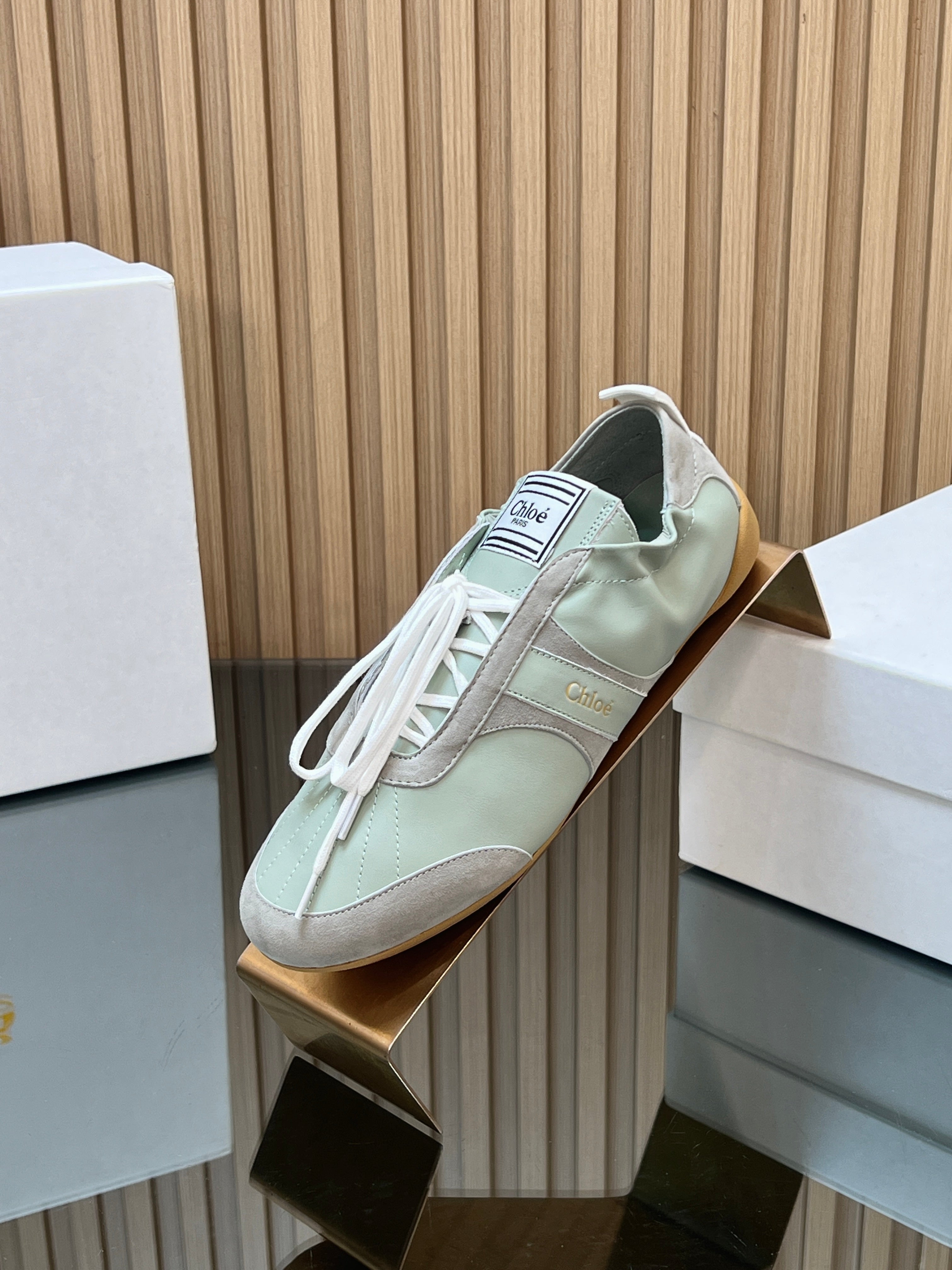 H-Sneakers