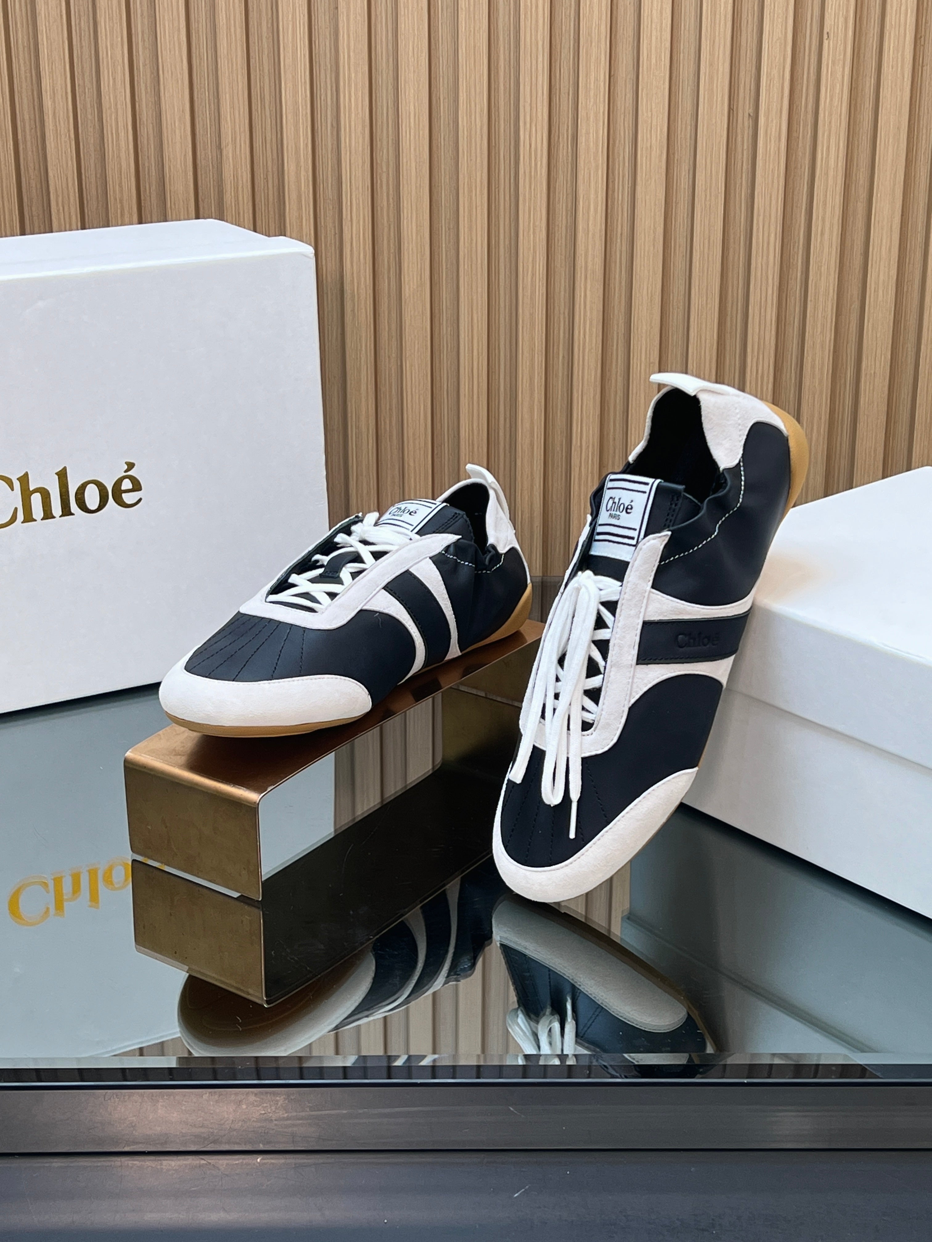 H-Sneakers