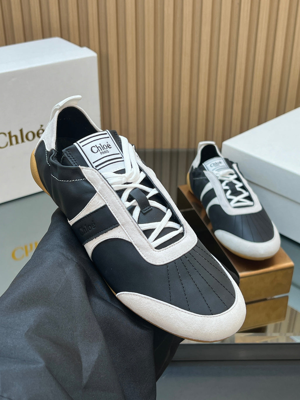 H-Sneakers