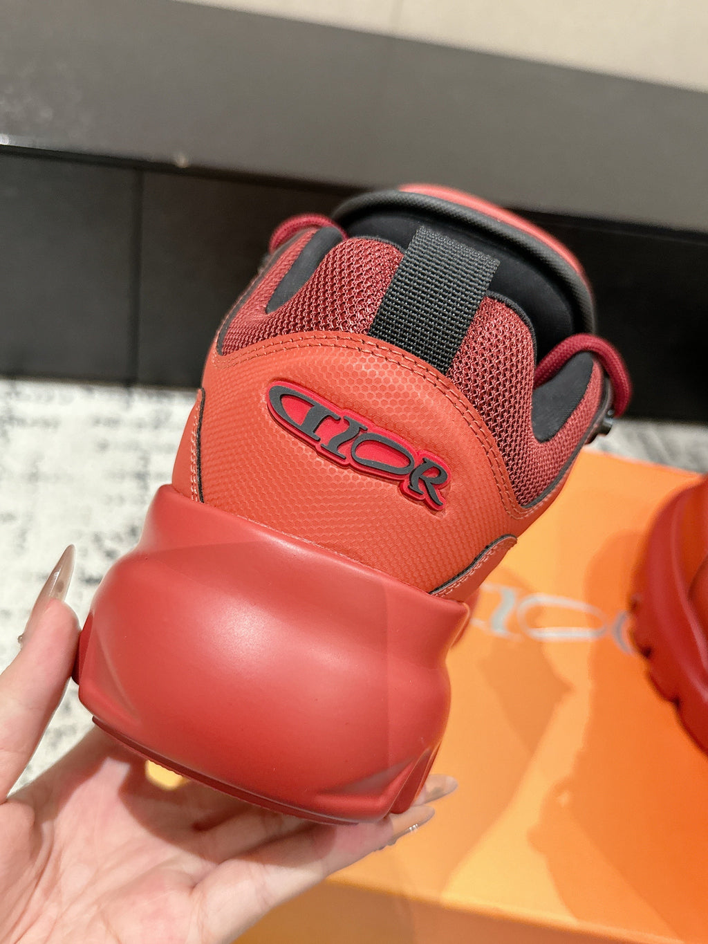 D-Sneakers