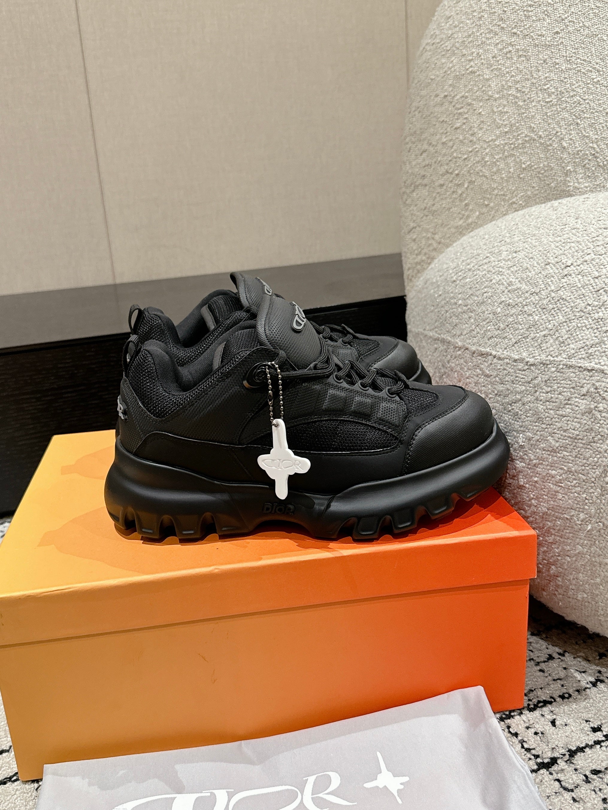 D-Sneakers