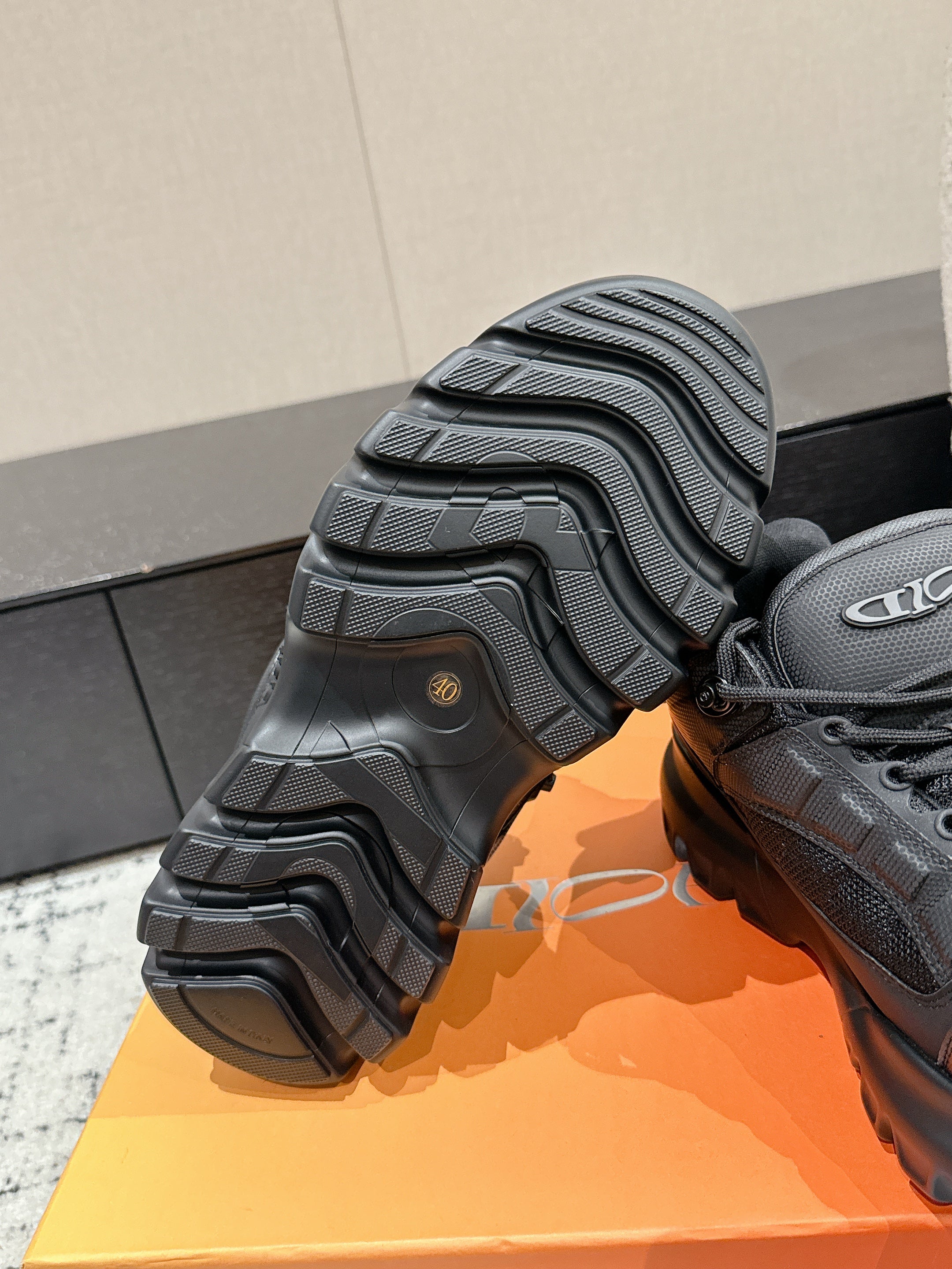 D-Sneakers