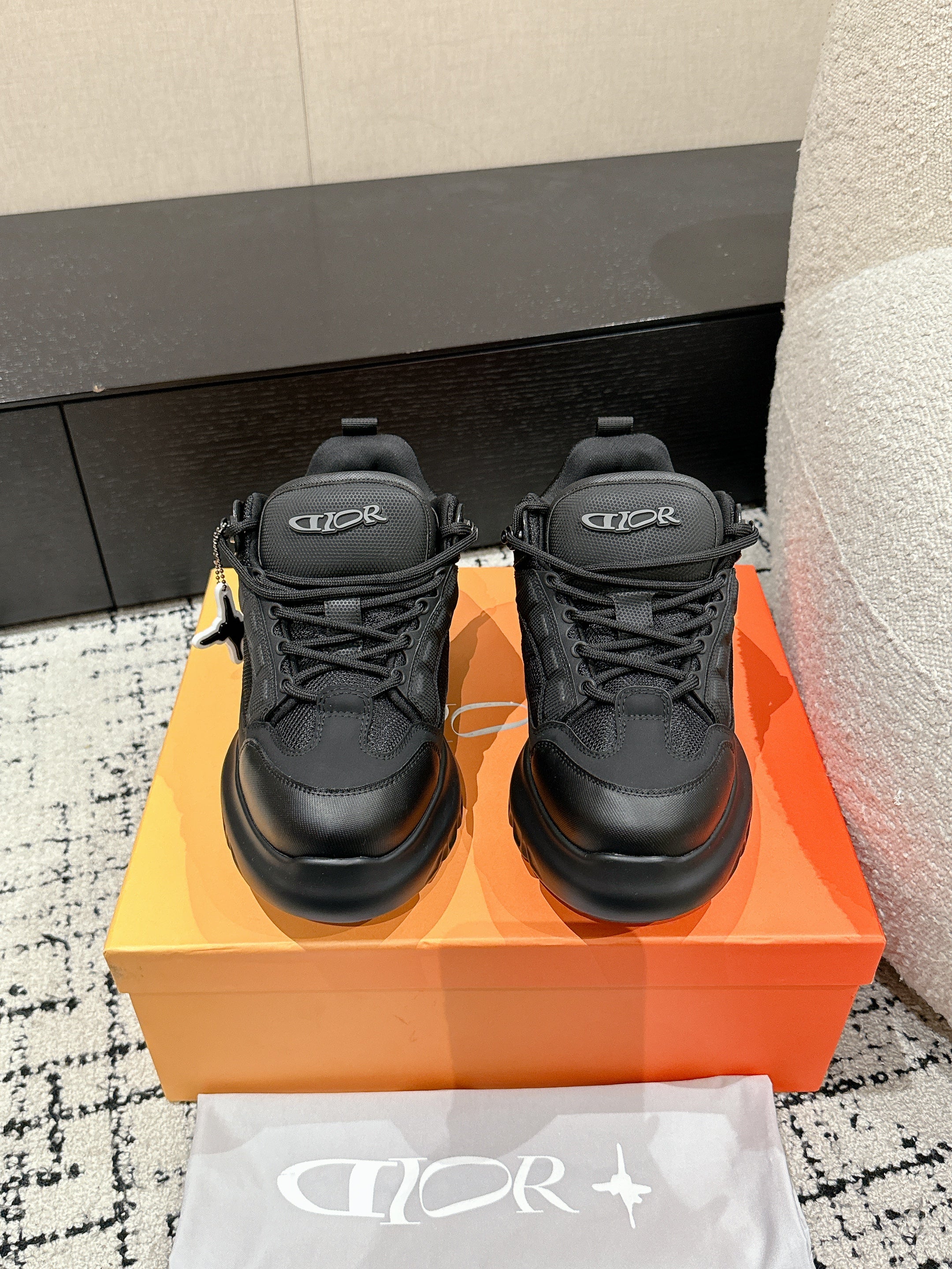 D-Sneakers