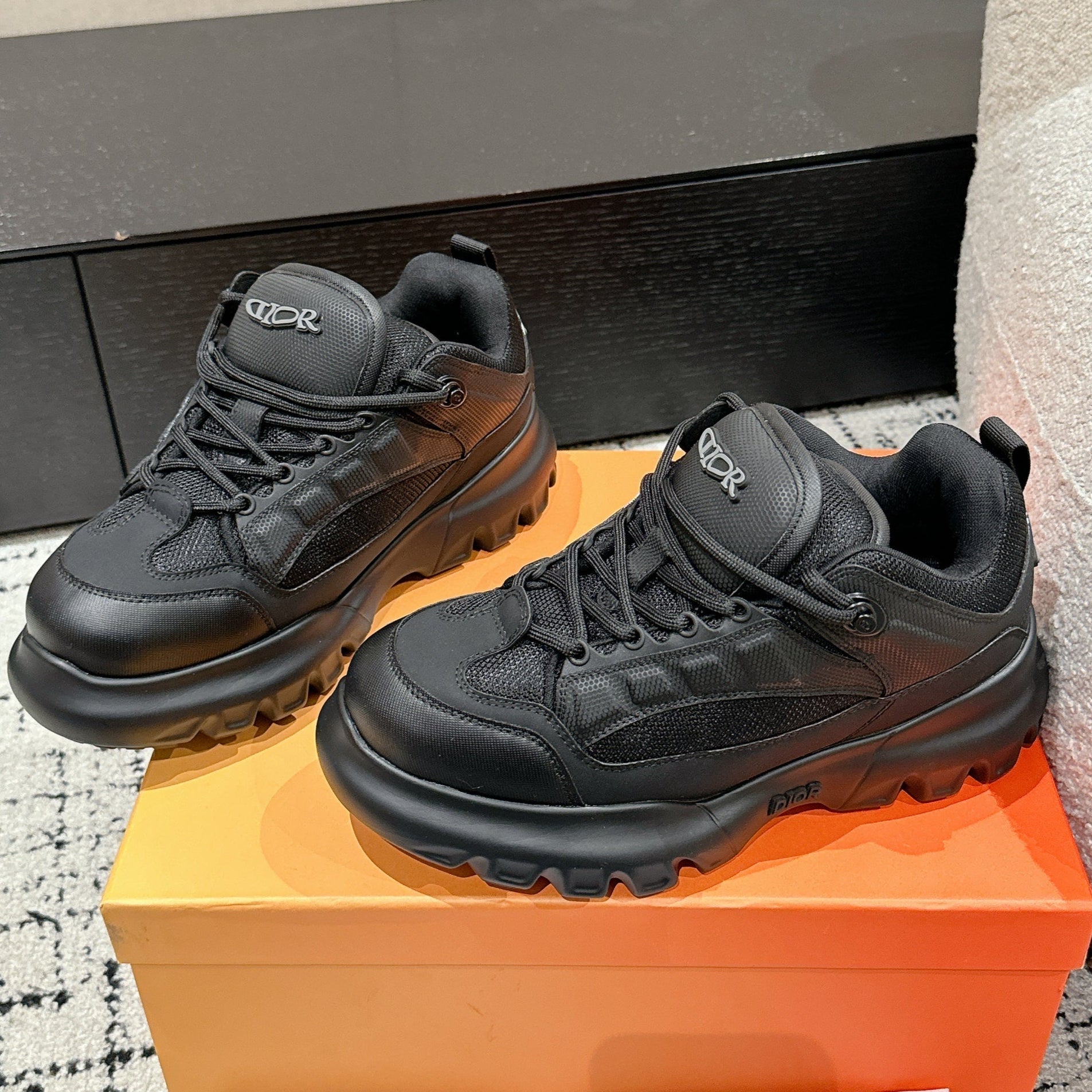 D-Sneakers