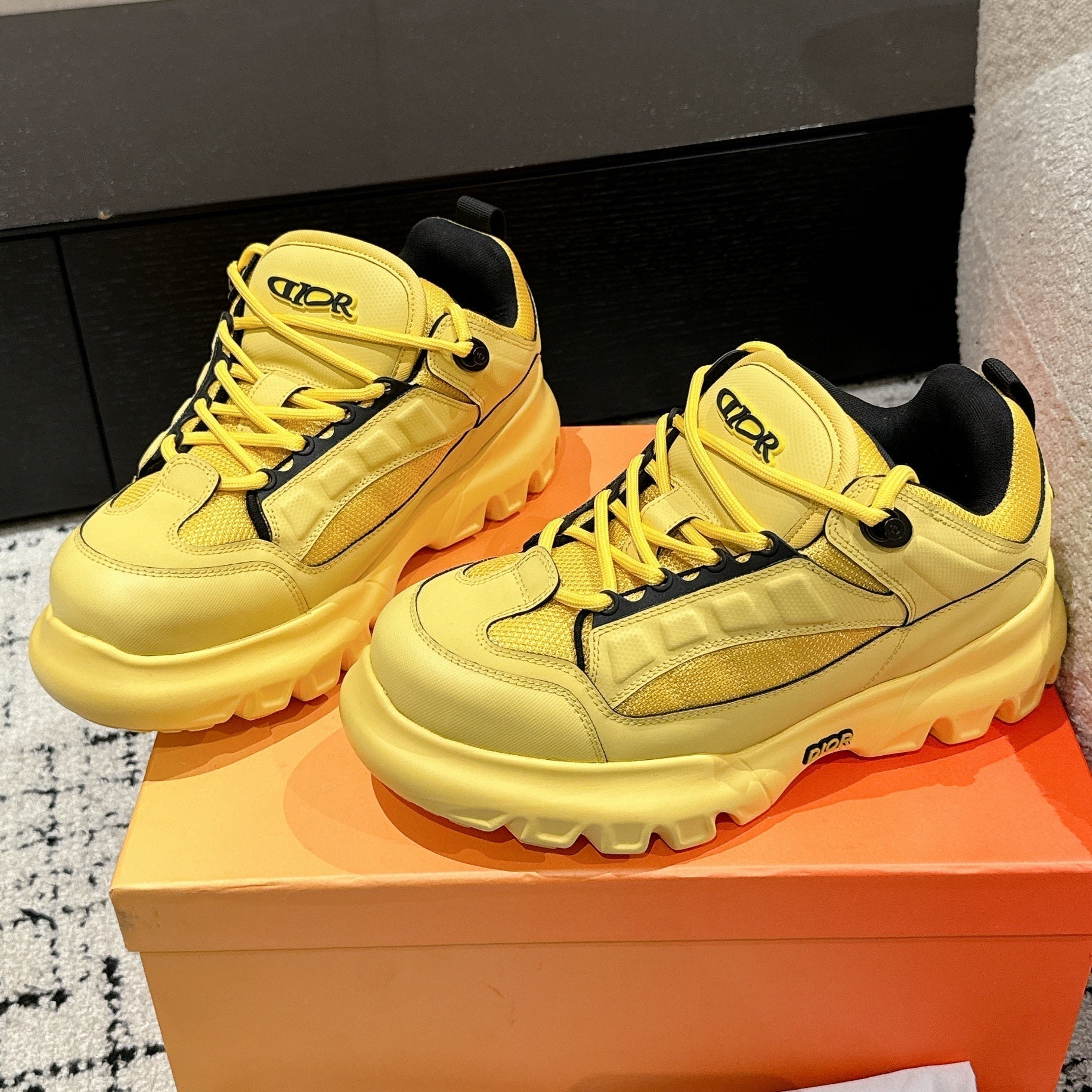 D-Sneakers
