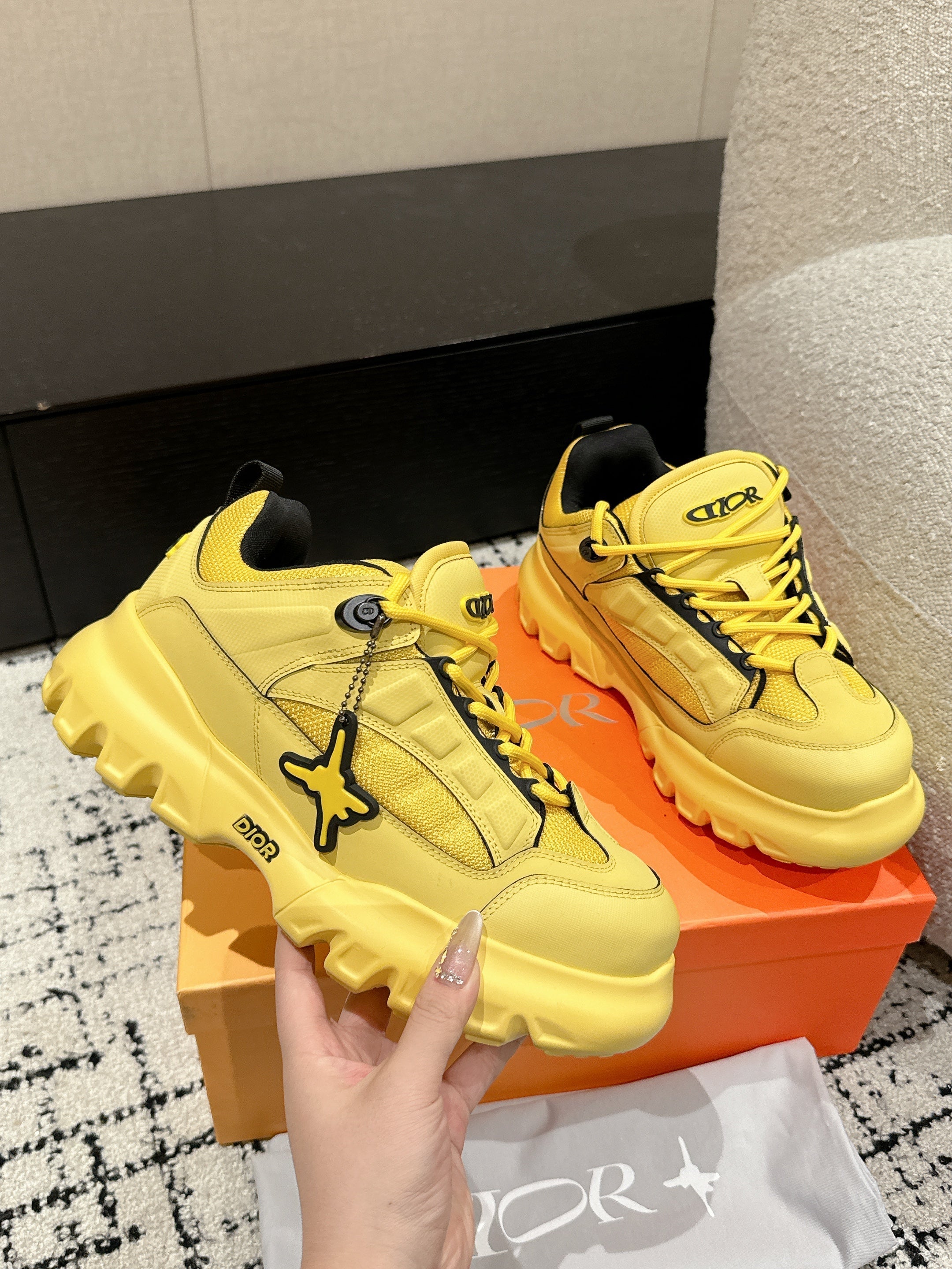 D-Sneakers