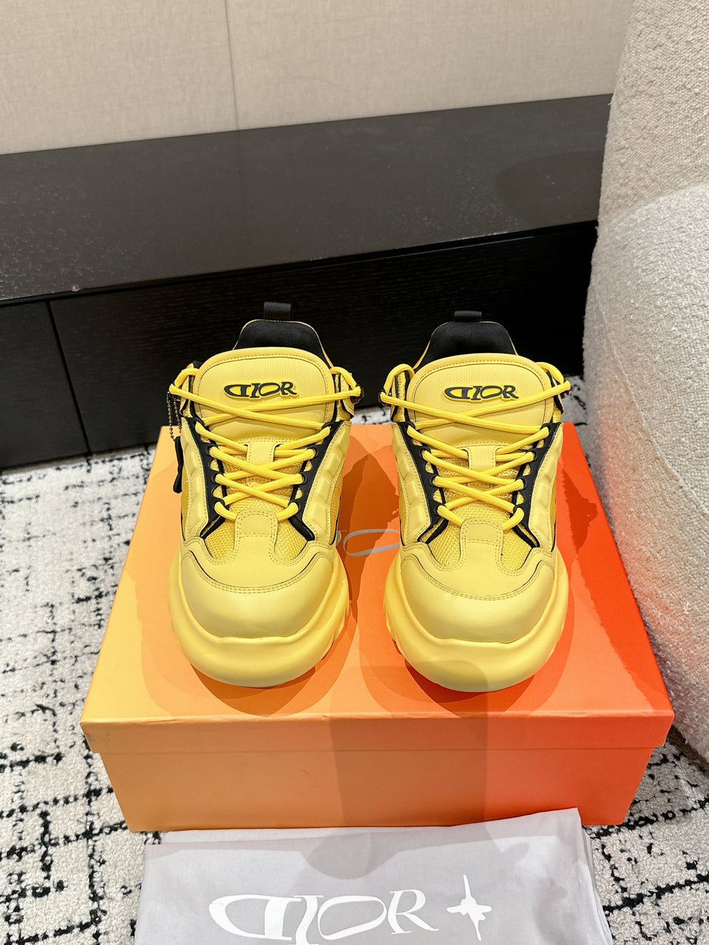 D-Sneakers