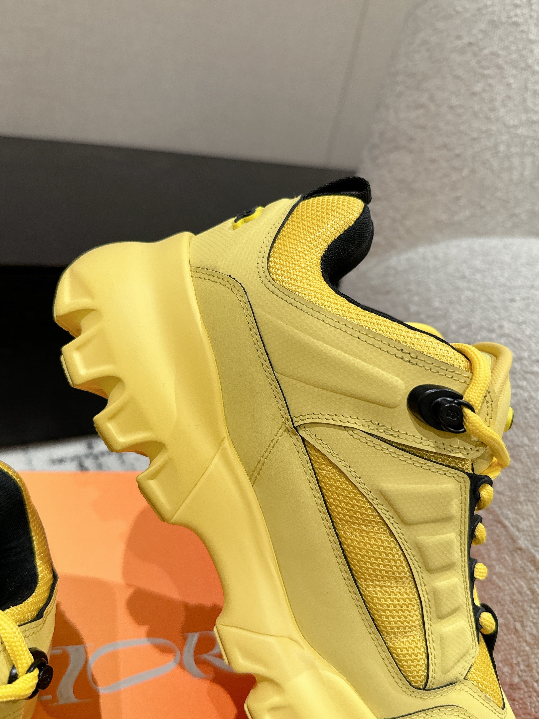 D-Sneakers