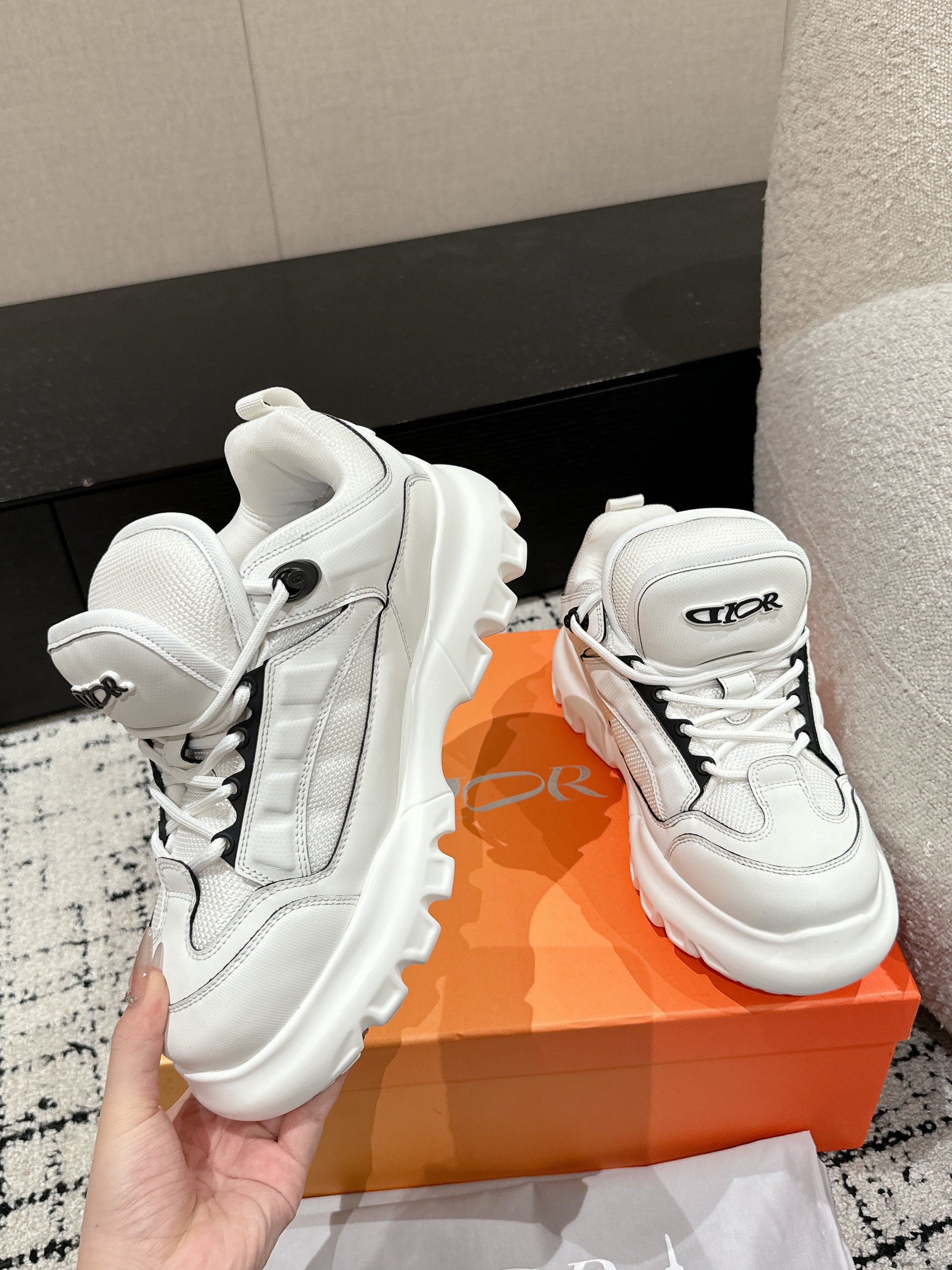 D-Sneakers
