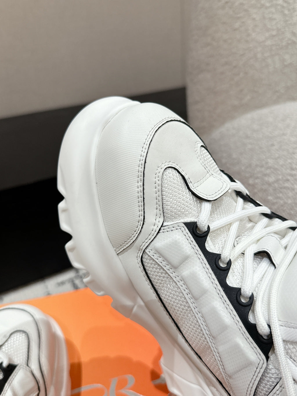 D-Sneakers