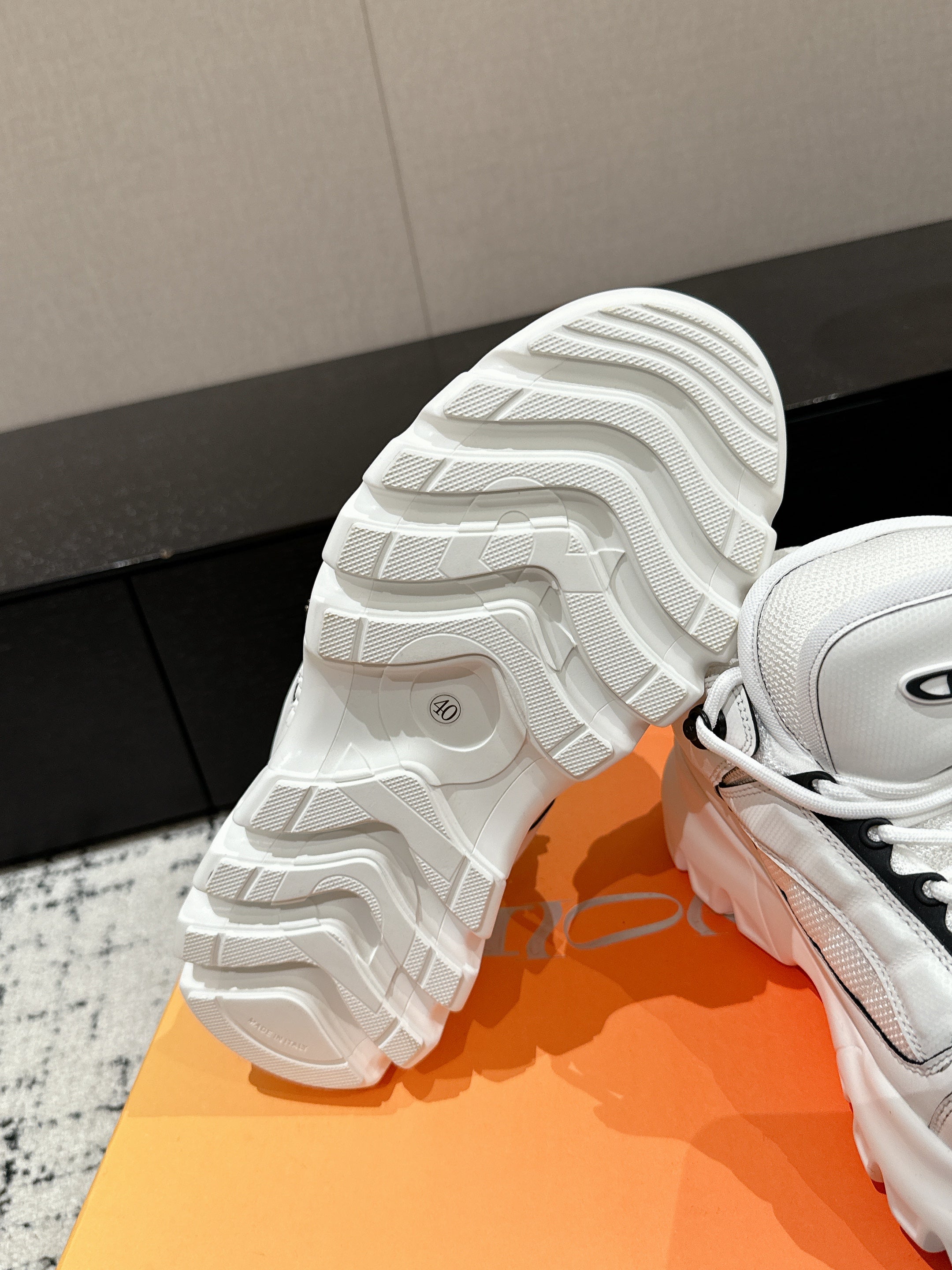 D-Sneakers