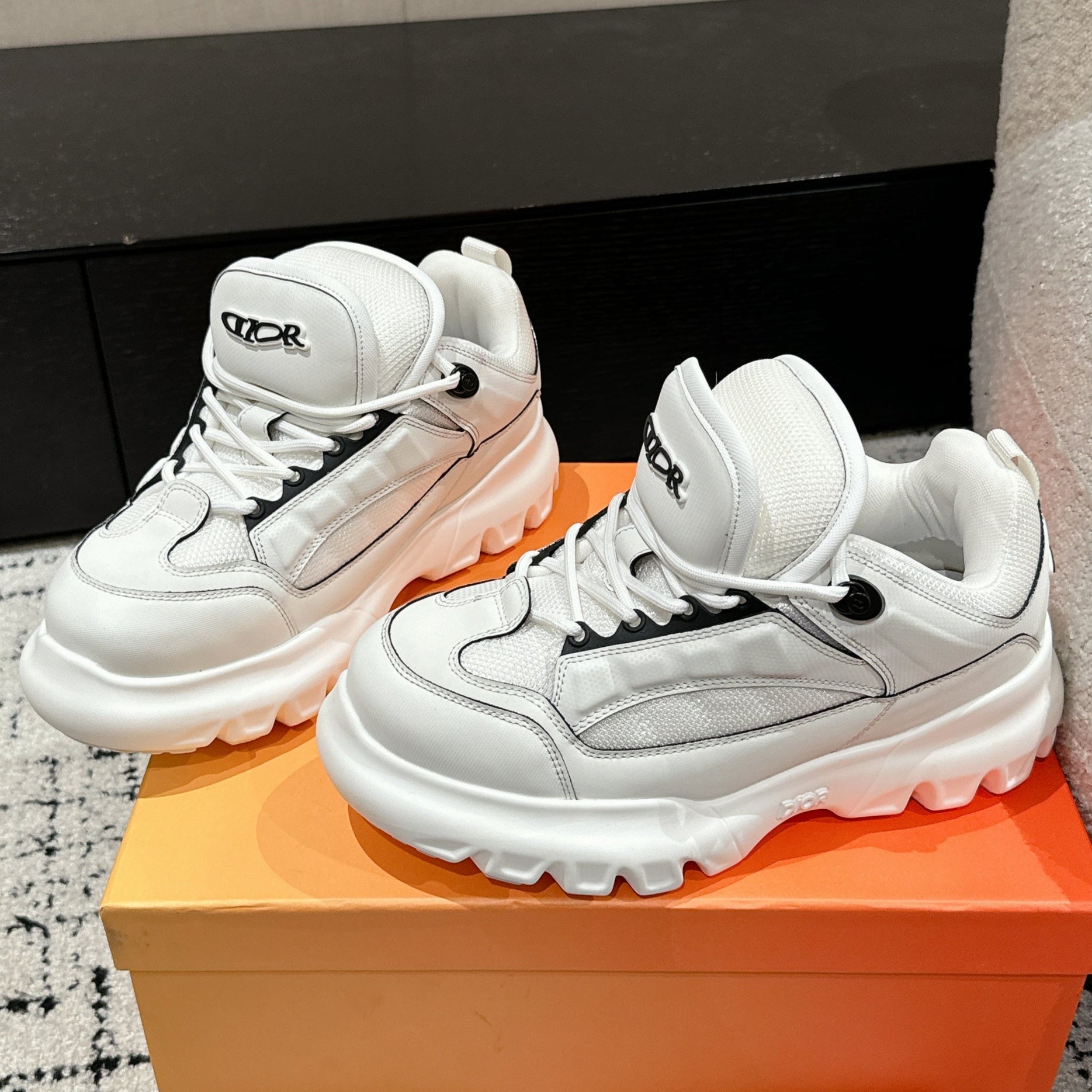 D-Sneakers