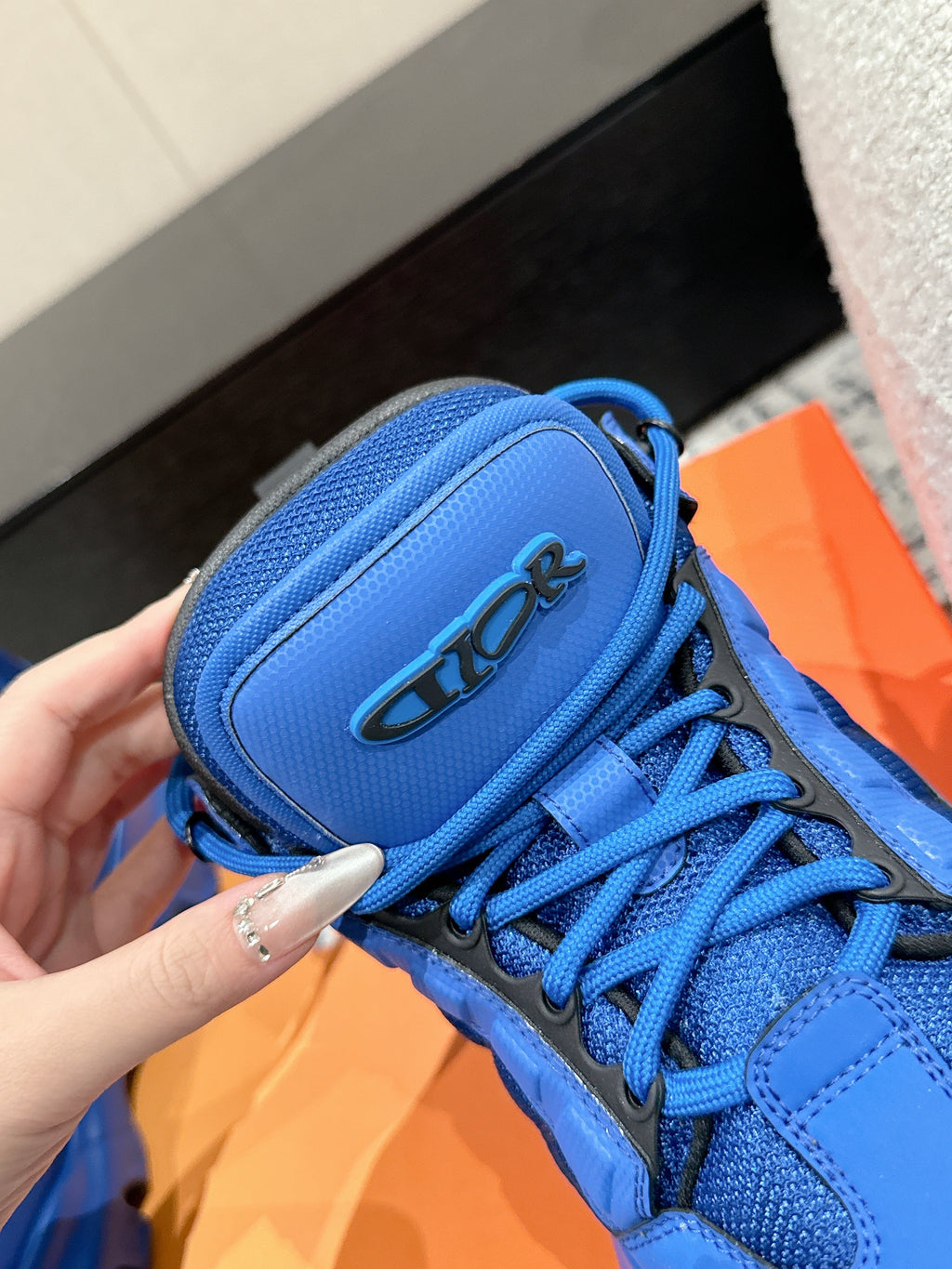 D-Sneakers