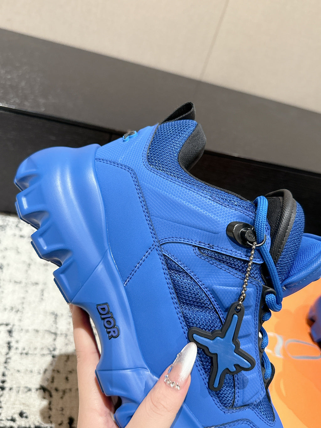 D-Sneakers