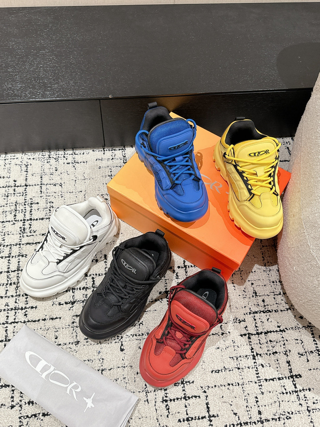 D-Sneakers