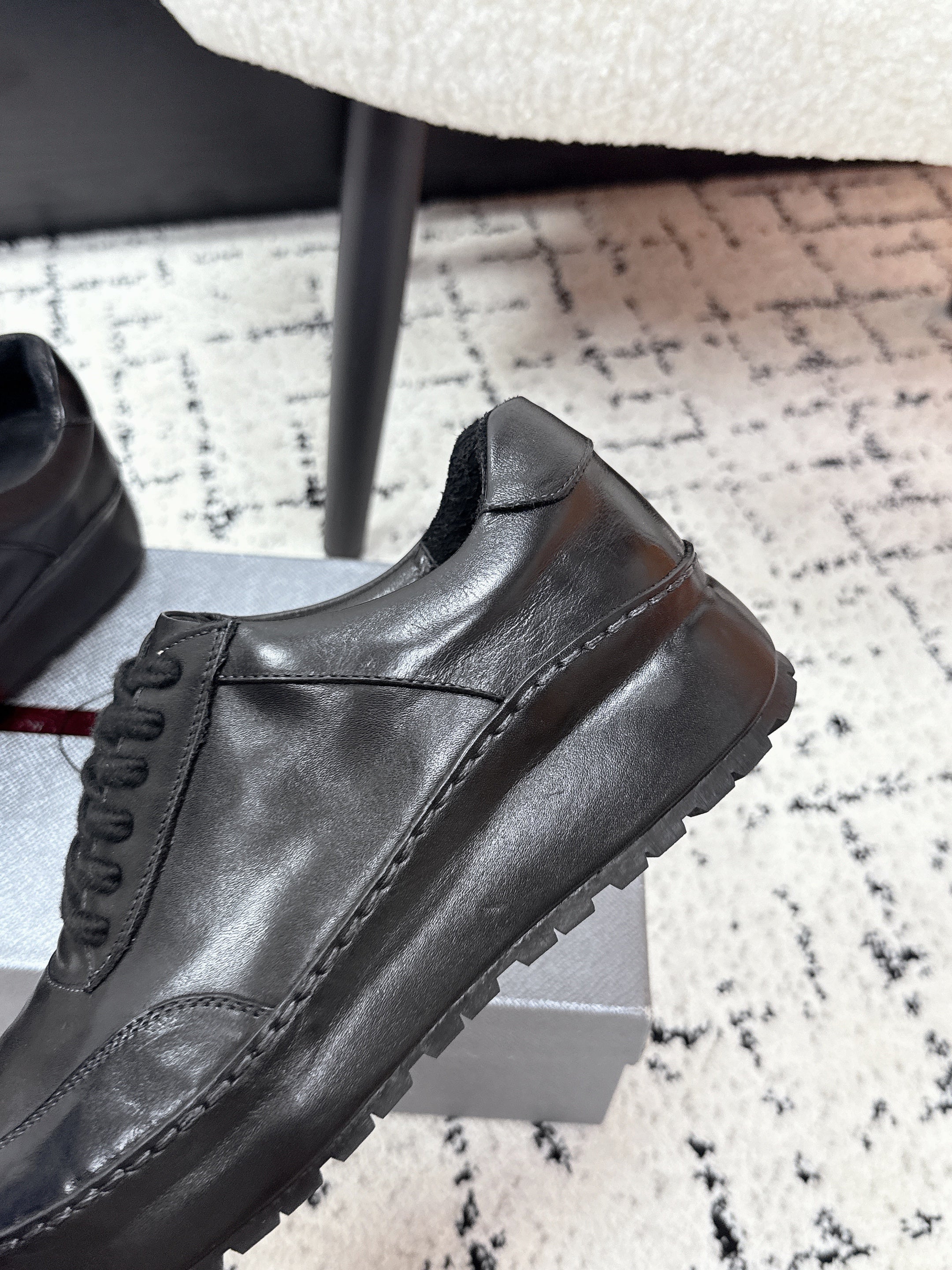 P-Sneakers