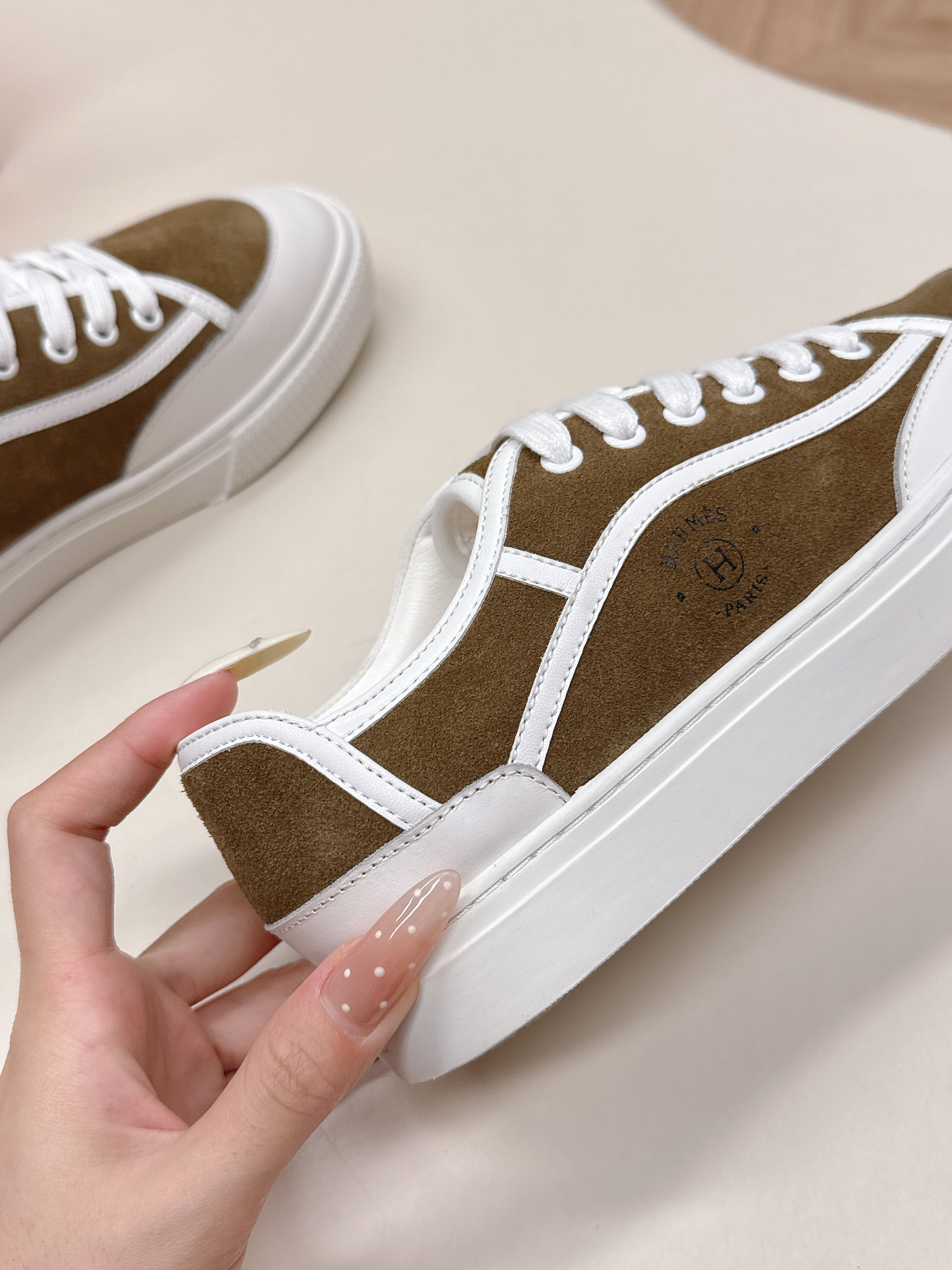 A-Sneakers
