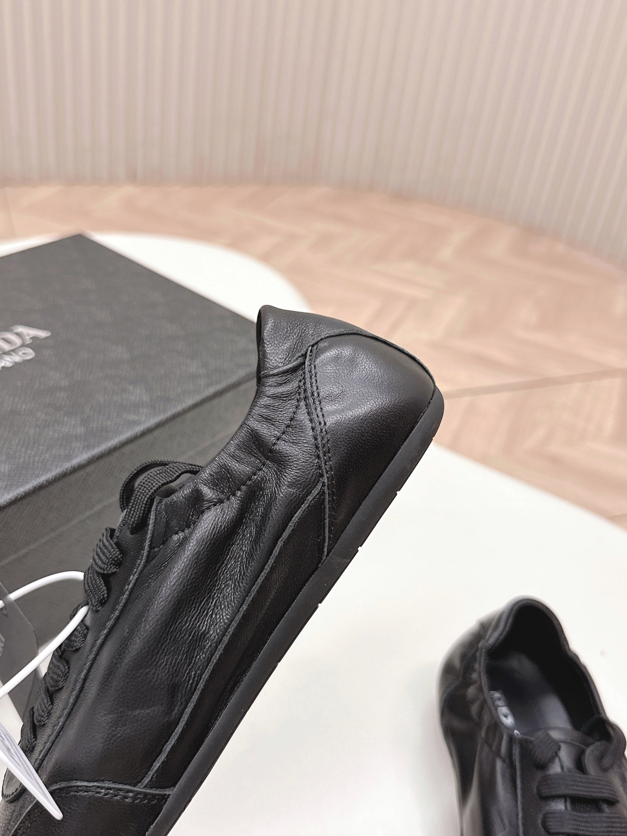 P-Sneakers